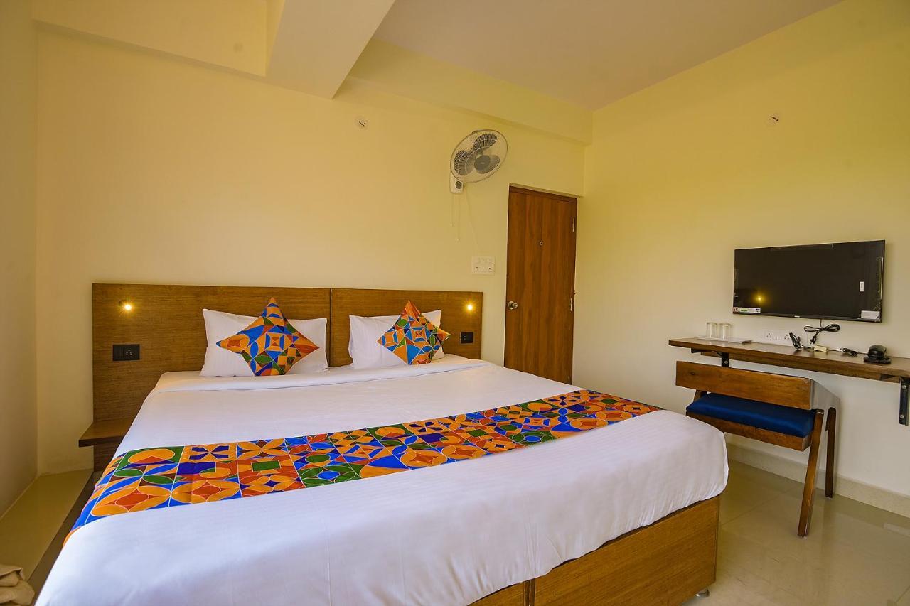 Fabhotel Gr Lake View - Btm Layout Bangalore Exteriör bild