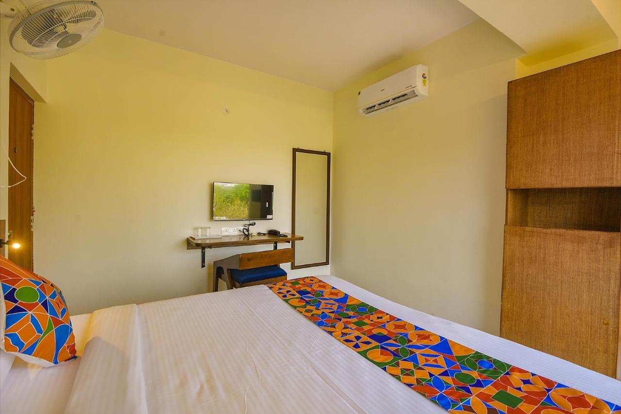 Fabhotel Gr Lake View - Btm Layout Bangalore Exteriör bild